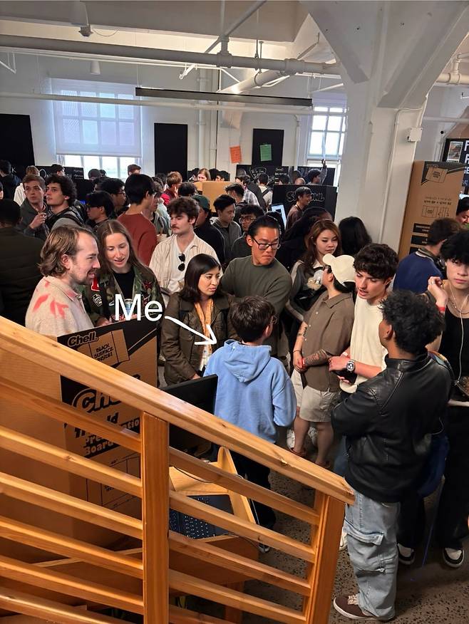 마이클 골드슈타인이 지난 8월 파운더스인크가 주최한 데모데이에서 참가자들과 대화하고 있다. /골드슈타인 SNS