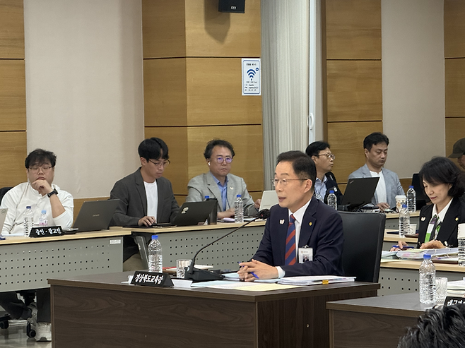 ▲ 임종식 교육감이 22일 대구시교육청에서 실시한 국회 교육위원회 국정 감사에 참여해 의원들의 질의에 답변하고 있다.