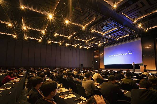 세션은 크게 오토모티브, 인프라스트럭처, 컨슈머 디바이스로 나뉘었고 일반 사용자 장치에 대응하는 컨슈머 디바이스의 참여 비중이 가장 높았다 / 출처=IT동아