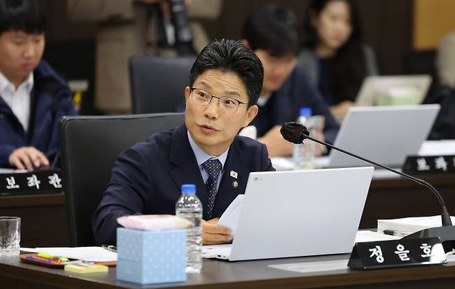질의하는 정을호 더불어민주당 의원 - 정을호 더불어민주당 의원이 22일 대구 수성구 대구광역시교육청에서 열린 경북대학교, 강원대학교, 경북대병원, 강원대병원, 강릉원주대치과병원, 경북대치과병원에 대한 교육위원회 국정감사에서 질의하고 있다. 2025.10.22. 뉴시스