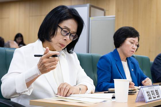 최민희 의원은 더불어민주당 언론개혁특별위원회 위원장이다. 뉴스1