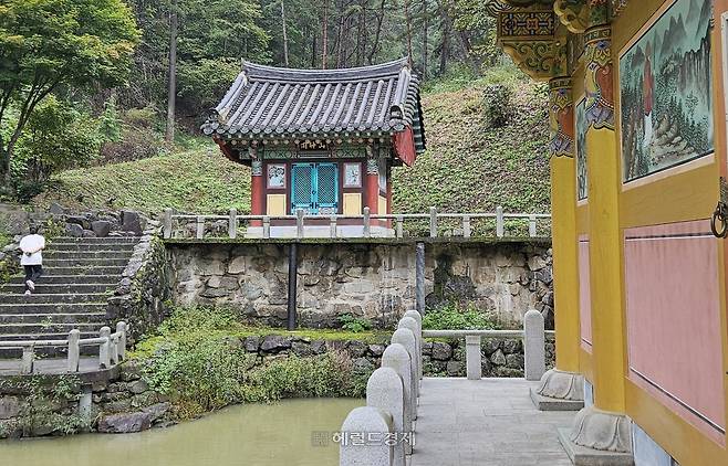 서담암 극락보전 뒤편 산신각