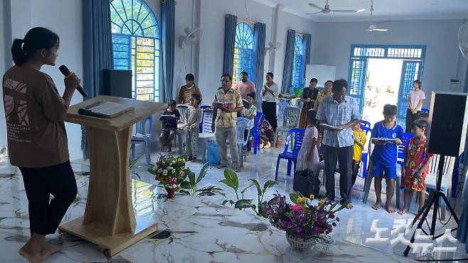 캄보디아 교회에서 예배 드리는 모습. 옥해실 선교사 제공