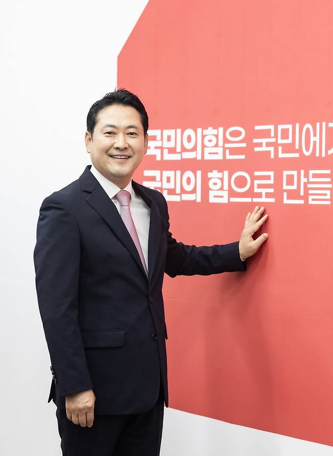 장동혁 국민의힘 대표는 지난 13일 “우리 당은 오로지 국민만 바라보며 민주당보다 국민께 더 빨리, 더 가까이 다가가려고 노력해야 한다”고 했다. 최기웅 기자