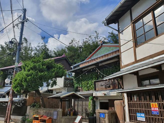 드라마 동백꽃필 무렵 촬영지 구룡포 가옥거리. 포항시 제공