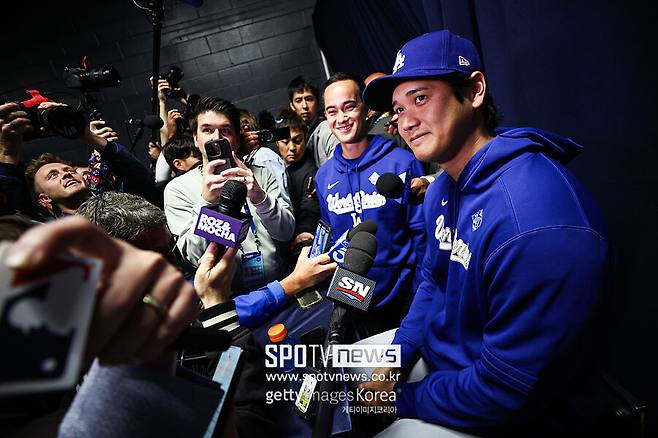 ▲ 월드시리즈 1차전을 앞두고 기자들과 만난 오타니 쇼헤이.