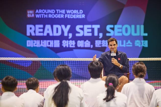 로저 페더러가 최근 '페더러와 함께하는 세계 여행'의 일환으로 한국을 찾아서 유소년 선수들에게 꿈과 희망을 선물했다. 사진/유니클로.