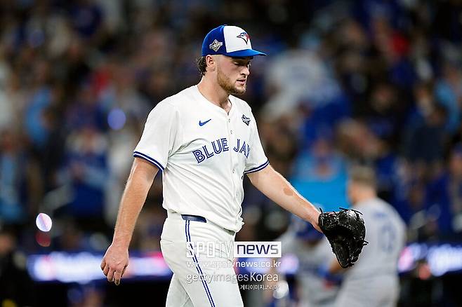 ▲ 정규시즌 단 3경기 투구로 월드시리즈 1차전 선발 등판 기회를 얻은 토론토 신성 트레이 예세비지.
