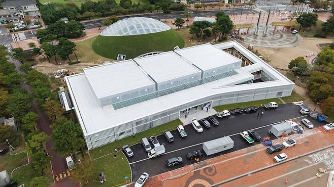 경주엑스포대공원 내 APEC 전시장 전경. 정상회의 기간 열리는 K-테크 쇼케이스와 기업 전시 프로그램이 운영된다. 경주시 제공