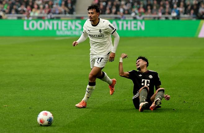 카스트로프(왼쪽). 사진 | 묀헨글라트바흐=EPA연합뉴스