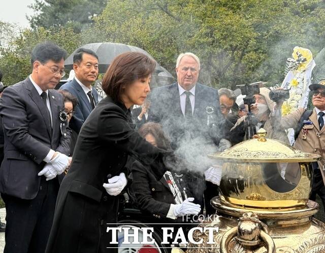 나경원 국민의힘 의원은 26일 박정희 전 대통령 서거 46주기를 맞아 "가난과 분열을 넘어 강하고 근면한 국민의 정신을 일깨워, 근대 산업수출강국 대한민국의 기틀을 세운 국가 건설의 설계자였다"고 평가하며 이재명정부와 여당을 싸잡아 비판했다. /나경원 의원 SNS 갈무리