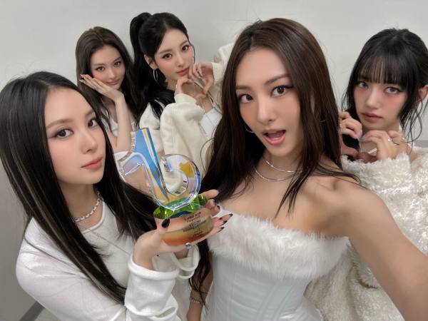 ⓒ더블랙레이블