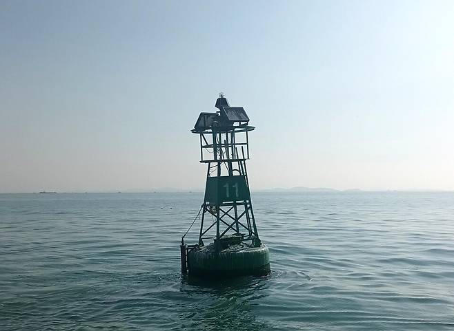 ▲ 인현동 화재 참사 희생자 유골이 뿌려진 팔미도 인근 해상 '11번 부표'. /이순민 기자 smlee@incheonilbo.com