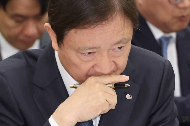 이찬진 금융감독원장이 27일 서울 여의도 국회에서 열린 정무위원회의 종합감사에서 위원 질의를 듣고 있다. (사진=연합뉴스)