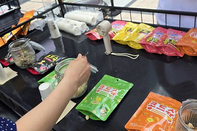 대전 콩 튀김의 다양한 맛을 시식해 볼 수 있었다.