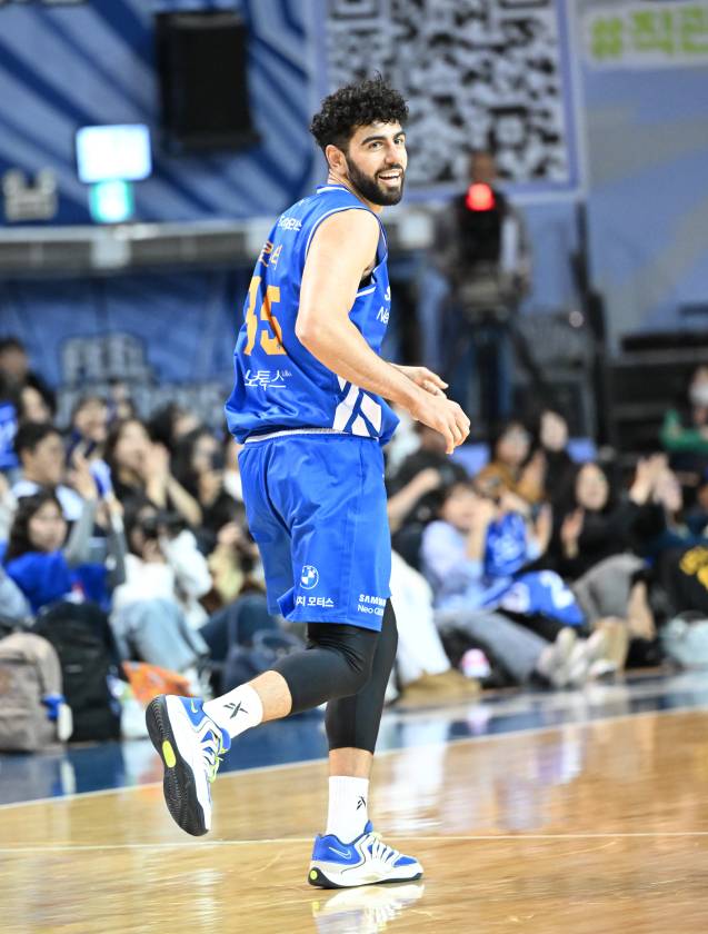 28일 서울 잠실실내체육관에서 열린 2025~26 LG전자 프로농구 정규리그 서울 SK 나이츠와의 홈 경기에서 19점을 책임진 삼성 칸터. KBL 제공