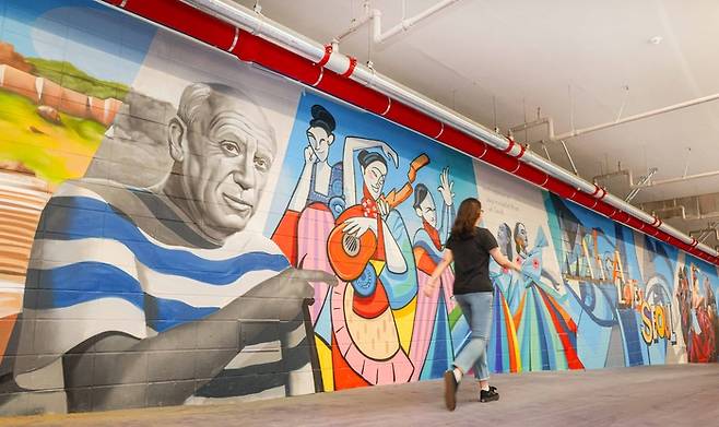 반포한강공원으로 향하는 지하 공공보행통로에 마련된 피카소 벽화. <제공=서울 서초구>