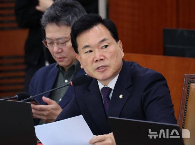 김승수 국민의힘 의원이 지난 23일 오후 서울 여의도 국회에서 열린 문화체육관광위원회 국정감사에서 질의를 하고 있다. /사진=뉴시스
