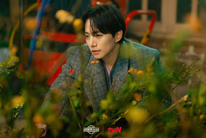 드라마 ‘태풍상사’의 한 장면.(사진=tvN)