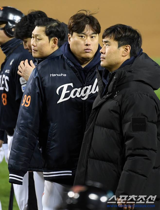 27일 잠실구장에서 열린 한국시리즈 2차전 LG 트윈스와 한화 이글스의 경기. 패한 한화 류현진이 아쉬워하고 있다. 잠실=박재만 기자 pjm@sportschosun.com/2025.10.27/