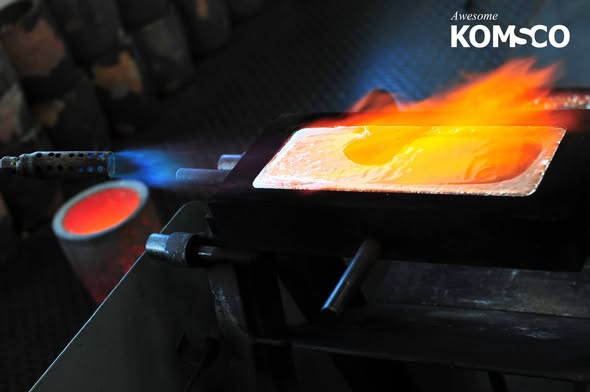 무궁화대훈장이 만들어지는 모습. 한국조폐공사 SNS 갈무리