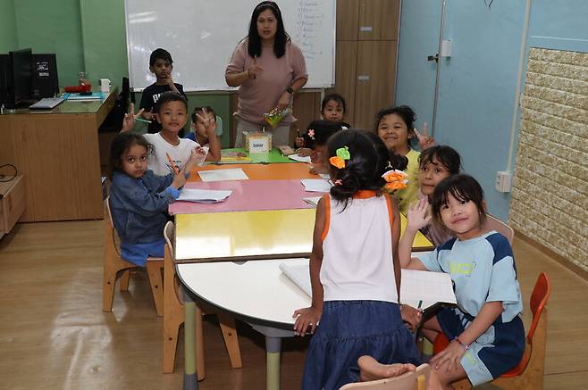 이주배경 학생들이 10월1일 경기도 안산시 단원구 선부동 자이언 국제 상호문화 대안학교에서 영어로 공부하고 있다. 류우종 선임기자 wjryu@hani.co.kr