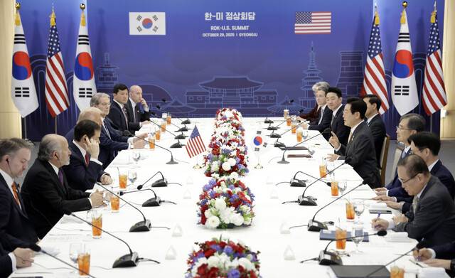 이재명 대통령과 도널드 트럼프 미국 대통령이 29일 경북 국립경주박물관에서 한미 정상회담을 하고 있다. 김태형 기자 xogud555@hani.co.kr