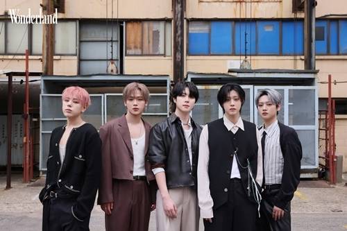 그룹 위아이(WEi)가 29일 오후 미니 8집 ‘Wonderland’ 쇼케이스를 열고 컴백을 알린다.