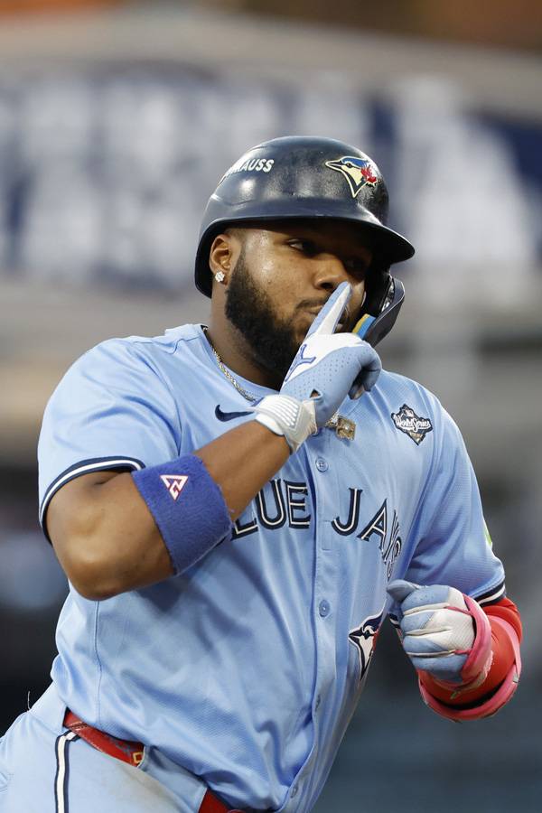 게레로 주니어가 3회초 홈런을 때린 뒤 베이스를 돌고 있다. 사진= EPA= 연합뉴스 제공