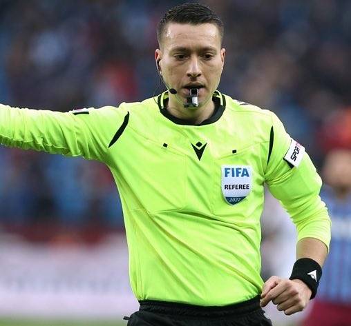 국제축구연맹(FIFA) 공인 심판으로 활동 중인 조르바이 쿠추크. /사진=튀르키예 풋볼 사커 갈무리