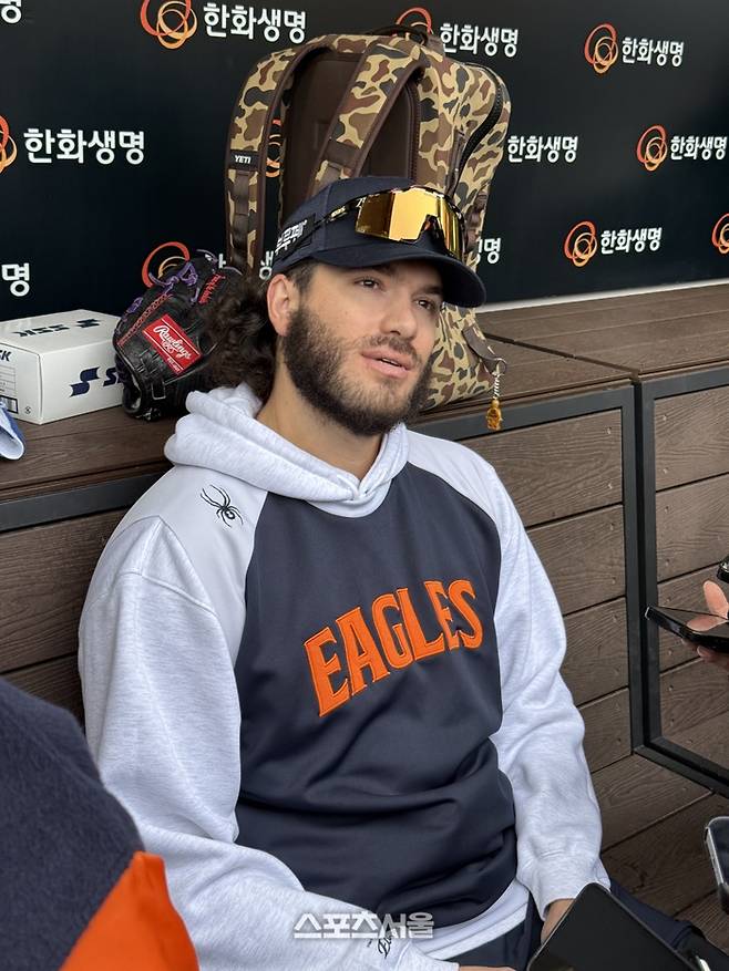 폰세가 경기 전 인터뷰에 임하고 있다. 대전 | 박연준 기자 duswns0628@sportssseoul.com