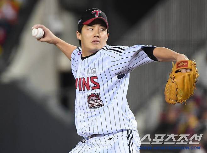 27일 서울 잠실구장에서 열린 한화와 LG의 한국시리즈 2차전. LG 선발투수 임찬규가 투구하고 있다. 잠실=정재근 기자 cjg@sportschosun.com/2025.10.27/