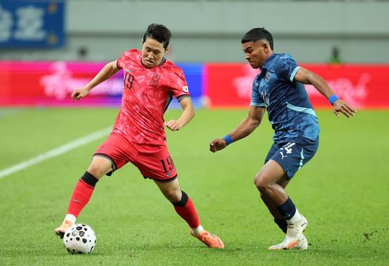 홍명보팀 키 플레이어 이강인(왼쪽). 연합뉴스