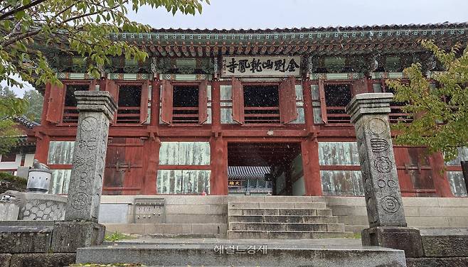 °ÇºÀ»ç ºÀ¼·ç ¾Õ ½Ê¹Ù¶ó¹Ð ¼®ÁÖ