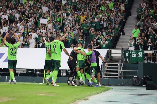 전주월드컵경기장/ K리그1/ 전북현대모터스 vs FC안양/ 전북 이승우 득점/ 골 세레머니/ 사진 정재훈