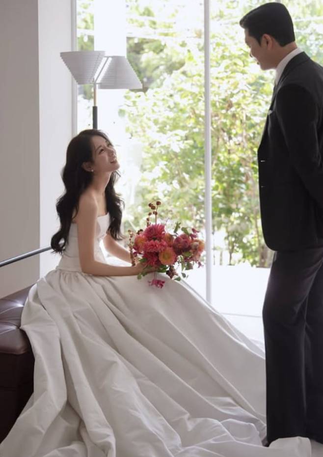 '나는 솔로' 22기 옥순♥경수 웨딩화보 공개 ©22기 옥순 sns