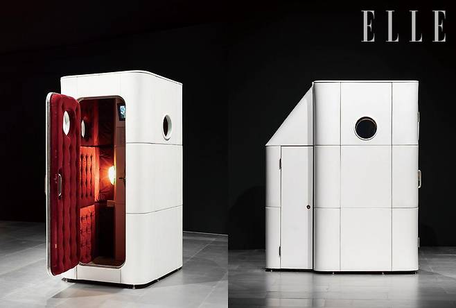 개인과 집단의 서사, 현실과 이상, 과거와 미래가 교차하는 공간을 제시하며 시대보다 먼저 코인 노래방 형태를 예견한 ‘속도보다 거대한 중력 I’(2000, 1999년 작 재제작).