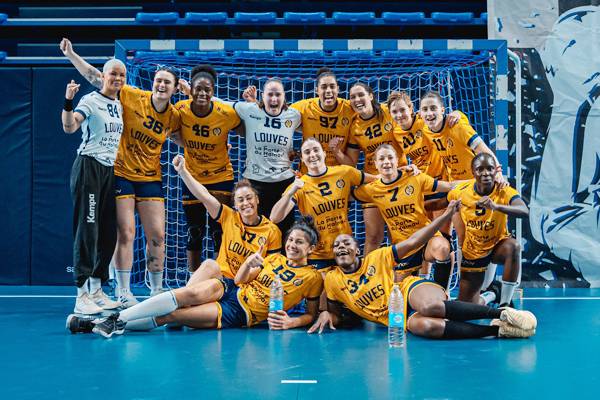 사진 2025/26시즌 프랑스 여자 핸드볼 리그 아브르와의 경기에서 승리한 생아망 선수들, 사진 출처=생아망