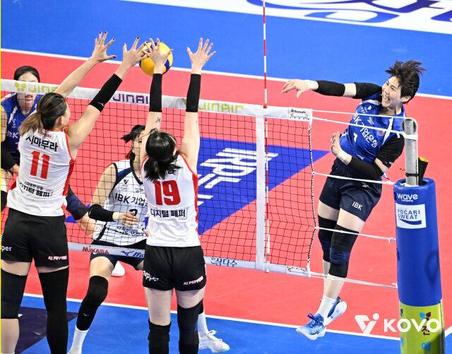 공격하는 이소영./KOVO