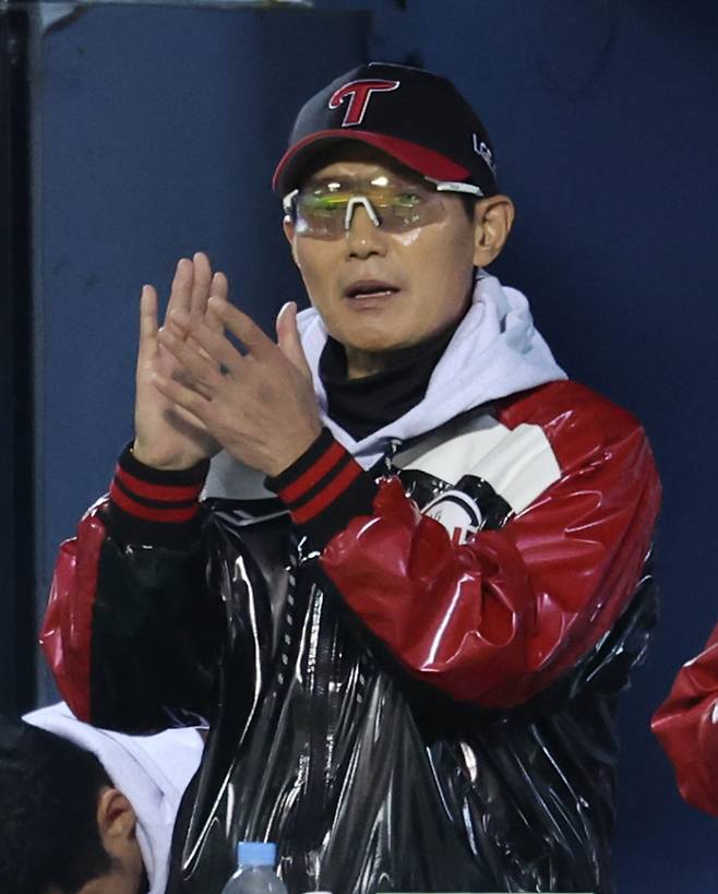 <yonhap photo-5443=""> LG 염경엽 감독. 사진=연합뉴스</yonhap>