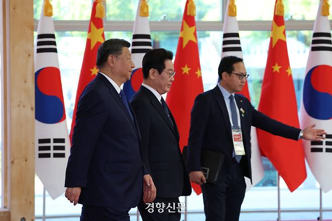 이재명 대통령이 1일 경북 경주 국립경주박물관에서 열린 공식환영식에서 국빈 방한한 시진핑 중국 국가주석과 의장대 사열을 하고 있다. 2025.11.01 김창길 기자