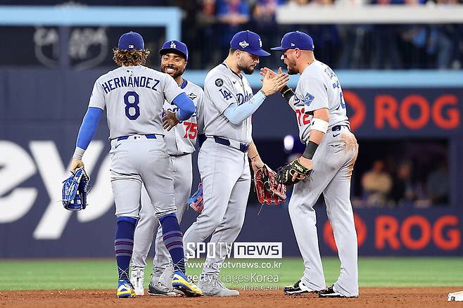 ▲ 애디슨 바저의 타구에 LA 다저스와 토론토 블루제이스의 희비가 엇갈렸다.