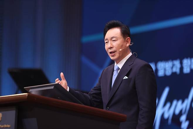 다니엘기도회 운영위원장 김은호 목사가 말씀을 전하고 있다. 다니엘기도회 제공
