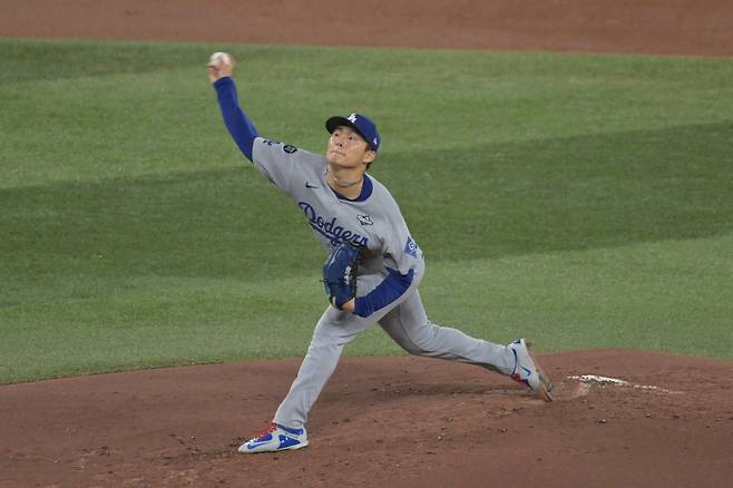 <yonhap photo-4321="">2025년 월드시리즈에서 3승을 거둔 야마모토 요시노부. EPA=연합뉴스</yonhap>