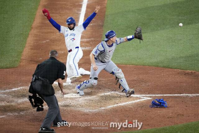 월드시리즈 7챠전 홈에서 아웃되는 아이재아 카이너-팔레파./게티이미지코리아