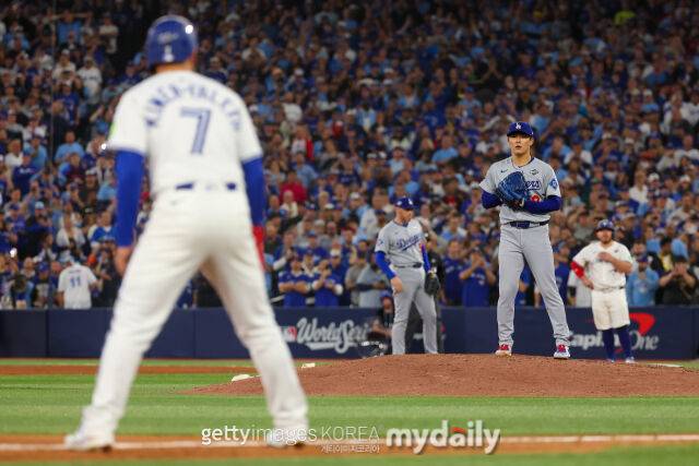 3루 주자 아이재아 카이너-팔레파와 투수 야마모토 요시노부./게티이미지코리아