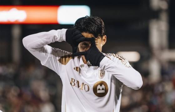 손흥민이 지난 10월 미국 콜로라도주의 딕스 프로팅 구즈 파크에서 열린 MLS 정규리그 최종전에서 콜로라도 래피즈를 상대로 득점 후 세리머니하고 있다. /사진=로스앤젤레스FC 공식 사회관계망서비스(SNS)