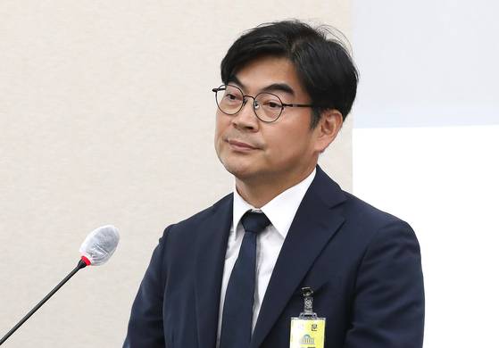 정순신 변호사가 2023년 '자녀 학교폭력 부당 개입 의혹' 질의를 받고 있다. 뉴스1