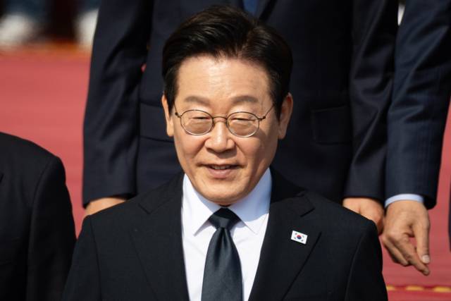 ▲ 이재명 대통령이 4일 서울 여의도 국회 본회의장에서 내년도 정부 예산안에 대한 시정연설을 마친 뒤 국회에서 떠나고 있다. 연합뉴스