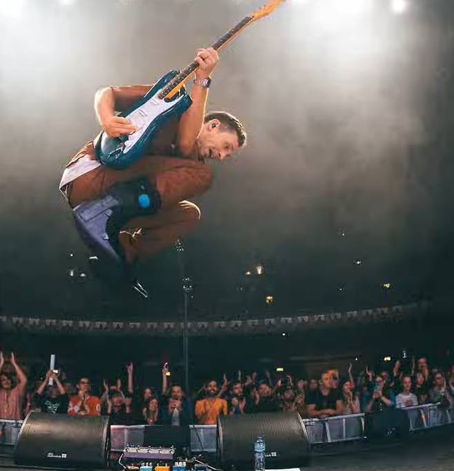 한층 업그레이드한 솔(soul)과 펑키(funky)로 빅밴드 음악의 귀환을 알린 뮤지션 코리웡. /사진=유튜브 캡처